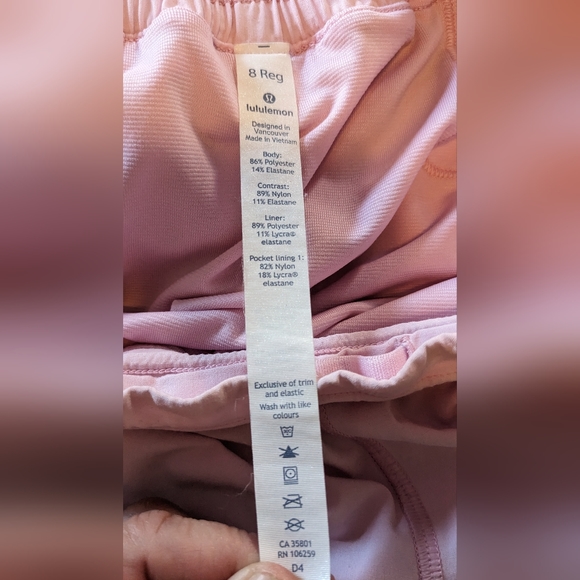 Lululemon Hotty Hot Shorts 2.5" Size 8 Pearl Pink - Picture 3 of 5